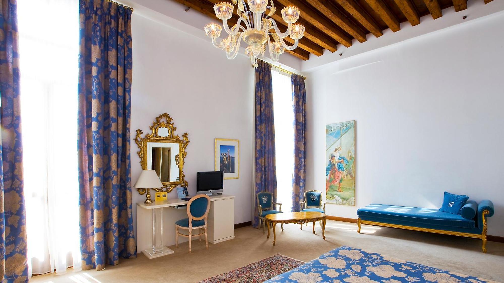 Deluxe Double Room Canal View