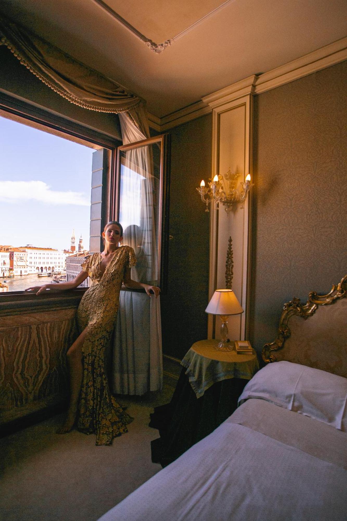Deluxe Suite Side Grand Canal View