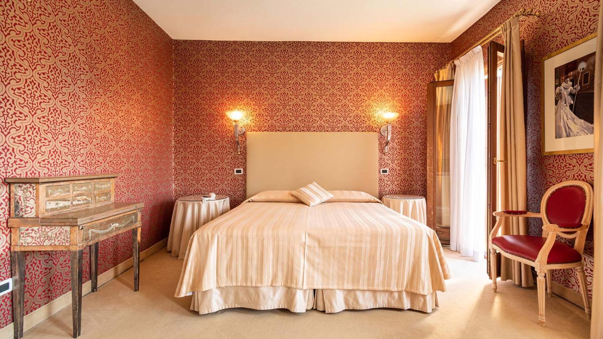Superior Double Room Canal View
