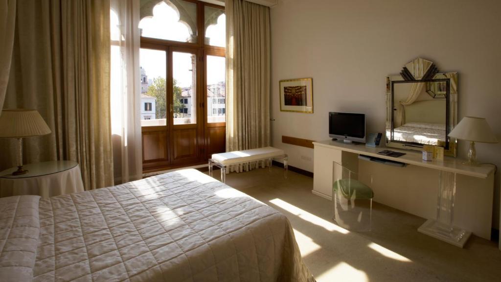Deluxe Double Room Canal View